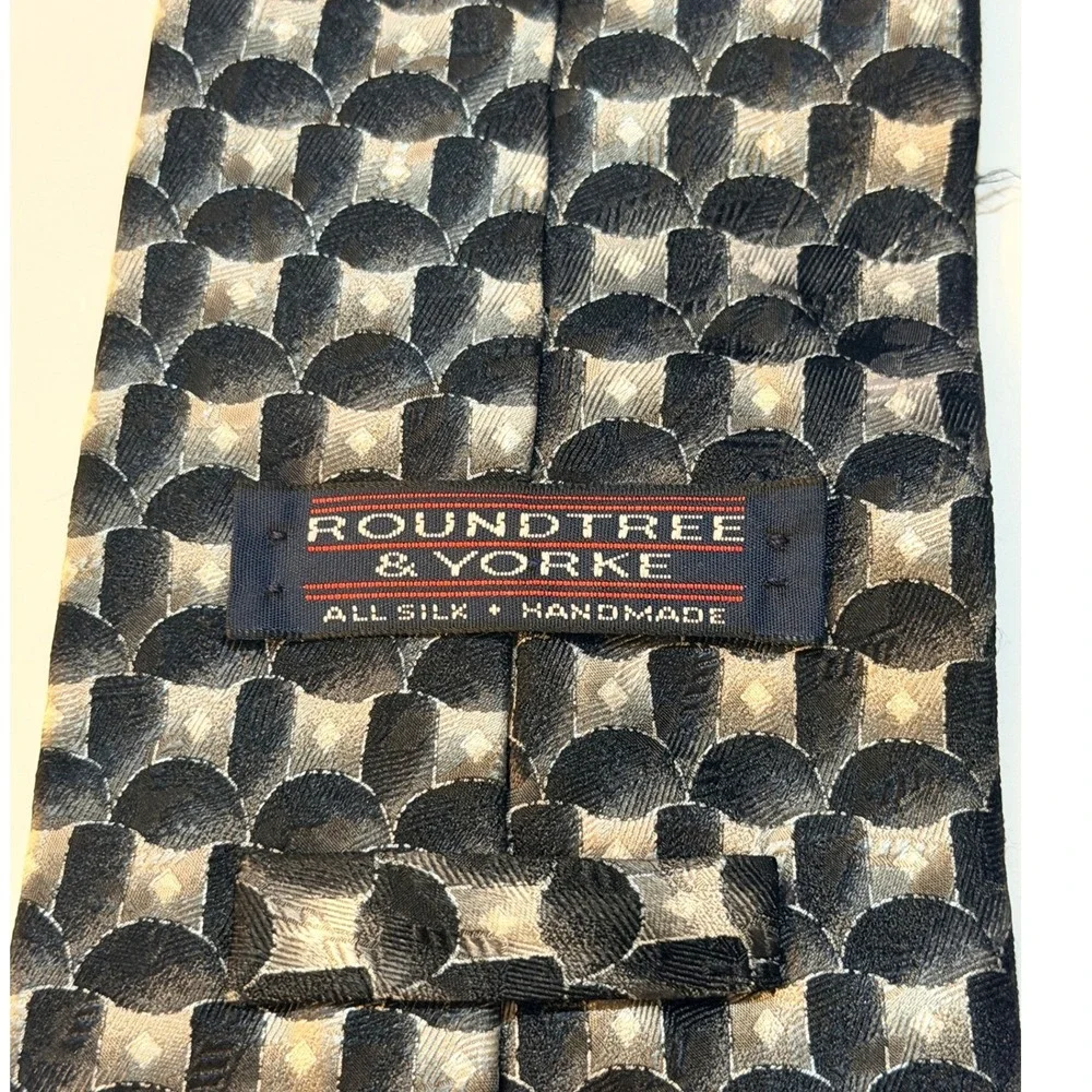 Roundtree & Yorke Silk Tie Black Silver‎ Geometric Hand Sewn Professional